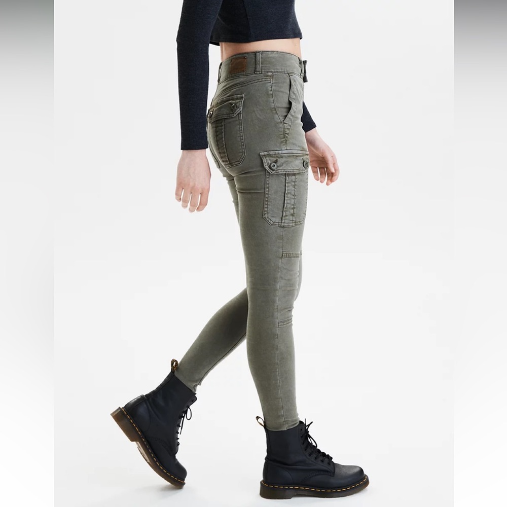 American Eagle Super High-Waisted Cargo Jegging